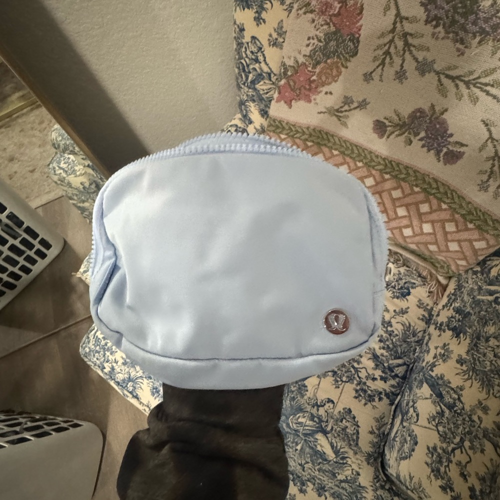 Lululemon Belt Bag- light blue - Picture 2 of 4